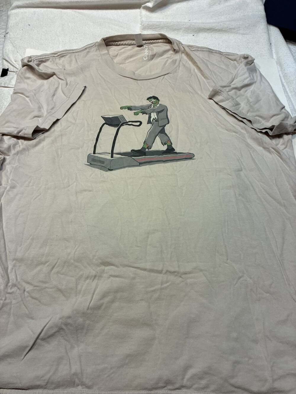 Glennz Tees Endless Walking Zombie On A Treadmill Graphic T-Shirt